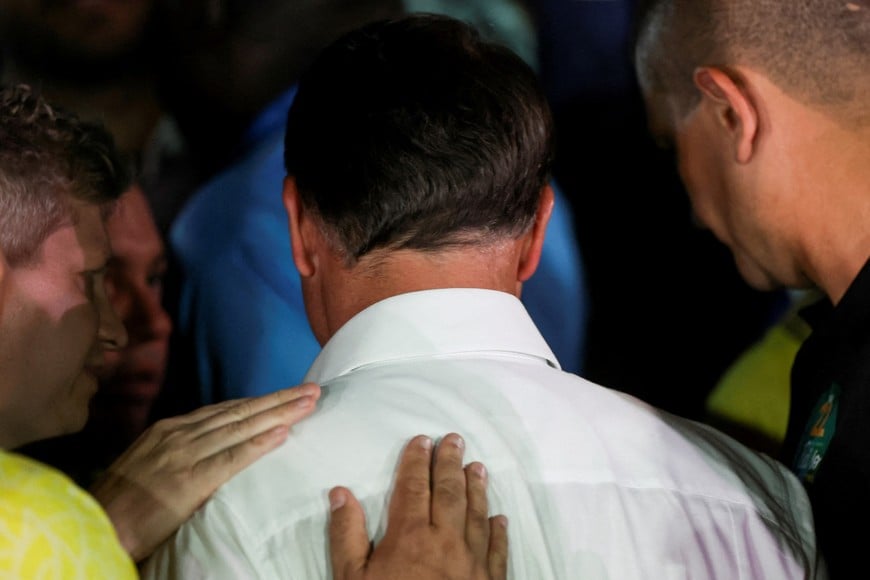 Brazilian presidential candidate Flavio Bolsonaro of the Liberal Party (PL) leaves after addressing the media following his loss in the presidential runoff election, in Brasilia, Brazil October 25, 2026. REUTERS/Adriano Machado TPX IMAGES OF THE DAY