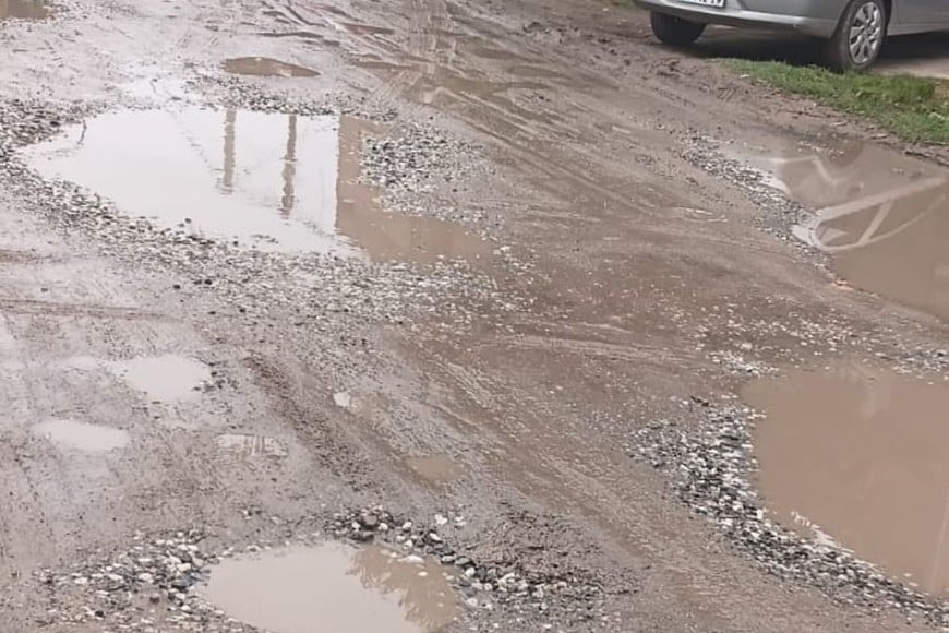 El presidente de la vecinal de barrio Transporte pidió priorizar calles asfaltadas en lugar de mejoras que duran poco tiempo.