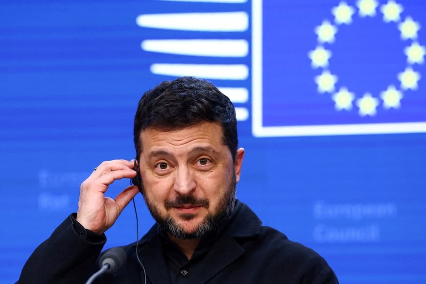 FILE PHOTO: Ukrainian President Volodymyr Zelenskiy looks on during a press conference at a European Union leaders' summit in Brussels, Belgium, October 16, 2026. REUTERS/Yves Herman     TPX IMAGES OF THE DAY/File Photo