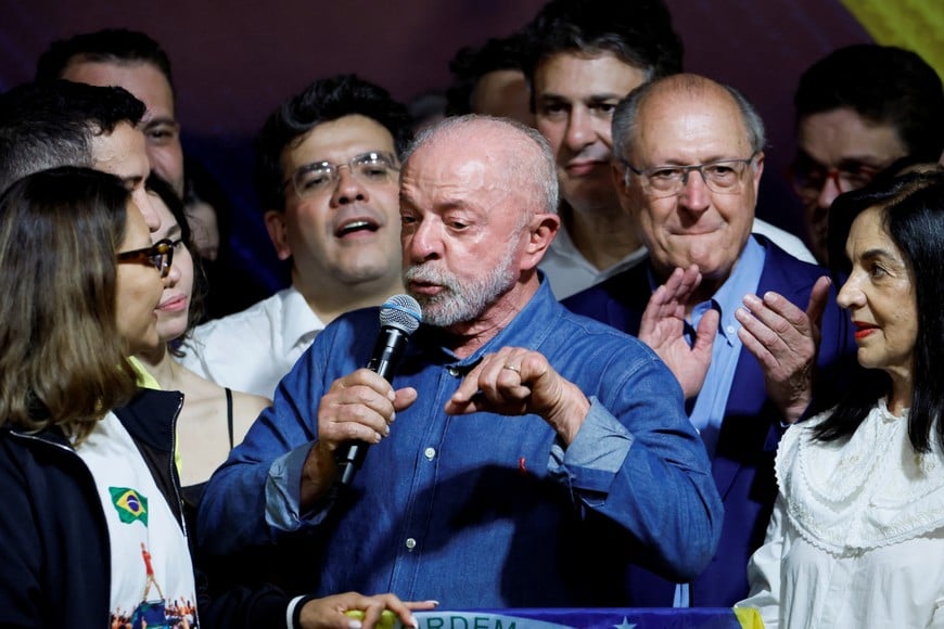 Brazilian President Luiz Inacio Lula da Silva, the Workers' Party (PT) candidate for presidential re-election, speaks as he celebrates with his wife, Rosangela "Janja" da Silva, and Vice President Geraldo Alckmin after winning the presidential runoff election, in Sao Paulo, Brazil, October 25, 2026. REUTERS/Brian Snyder
