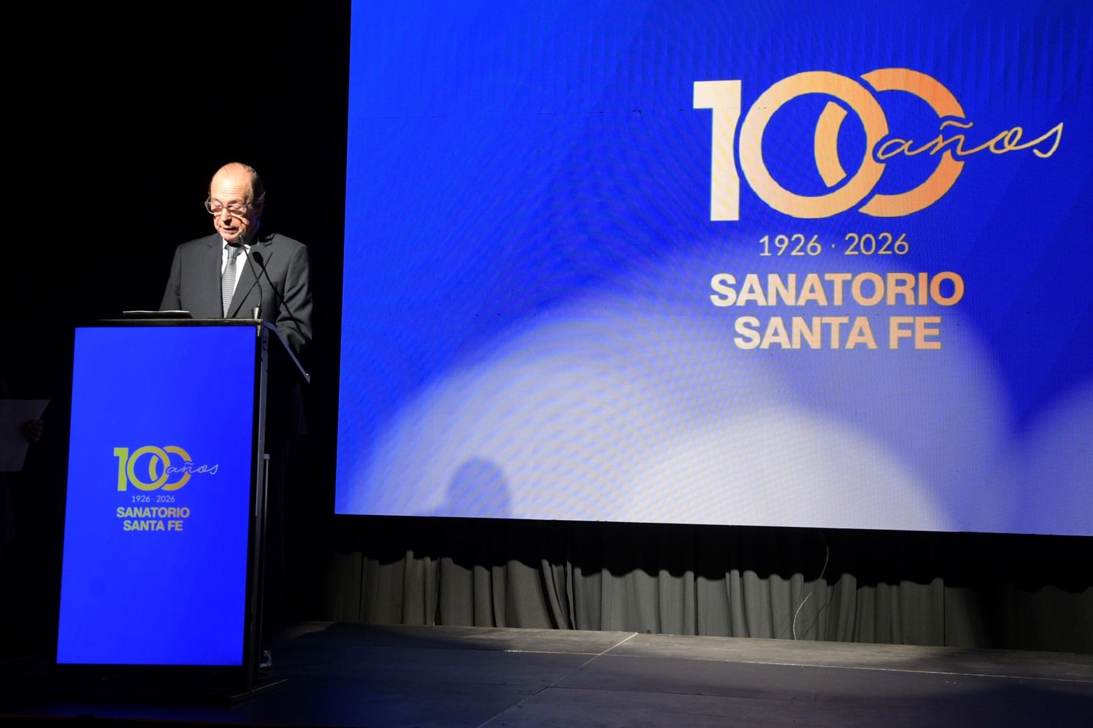 El Sanatorio Santa Fe celebró sus 100 años de historia con un encuentro en el Carmen Art Center, junto a autoridades y referentes de la región.