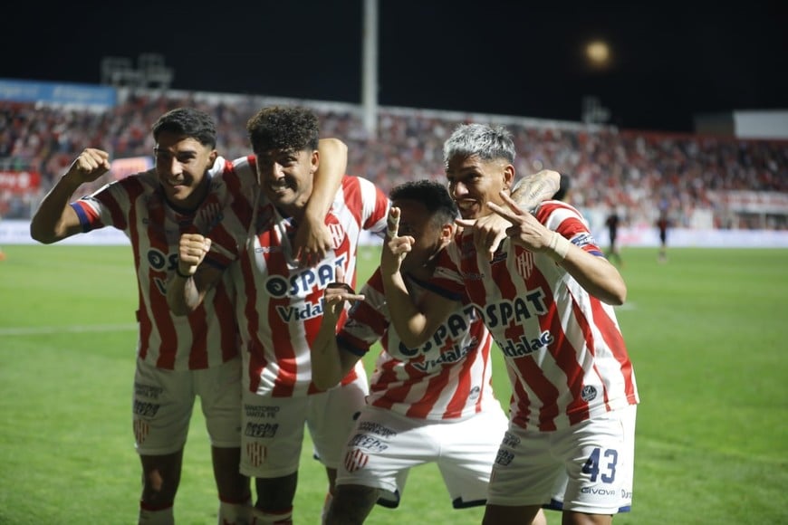 Unión vs Estudiantes LP. Foto: Matías Pintos