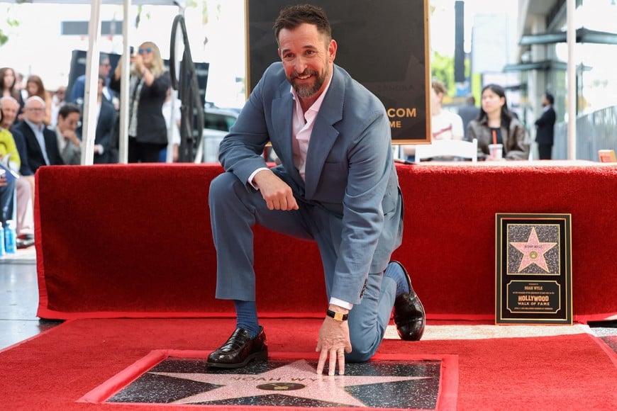 Actor Noah Wyle touches his star on the Hollywood Walk of Fame during its unveiling ceremony in Los Angeles, California, U.S., April 9, 2026. REUTERS/Mario Anzuoni TPX IMAGES OF THE DAY