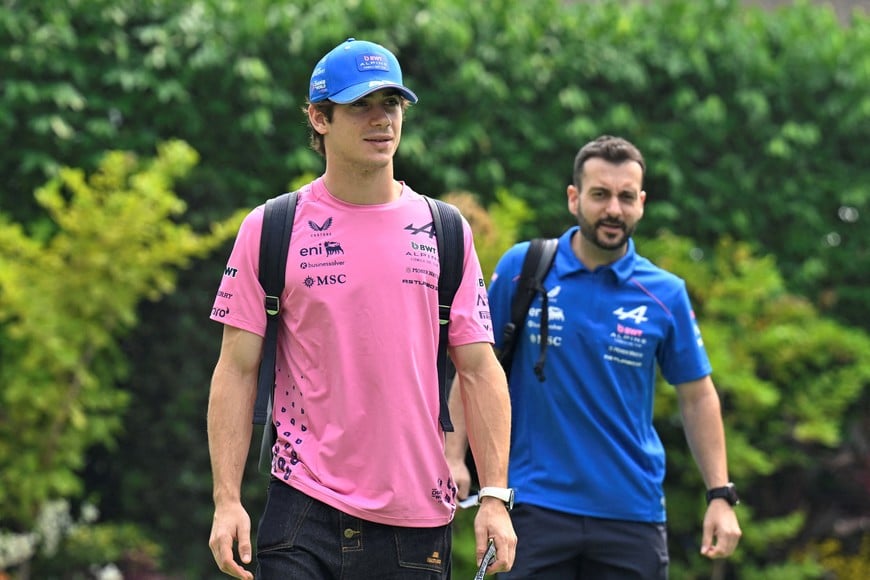 FILE PHOTO: Formula One F1 - Singapore Grand Prix - Marina Bay Street Circuit, Singapore - October 11, 2026
Alpine's Franco Colapinto arrives ahead of the race REUTERS/Caroline Chia/File Photo
