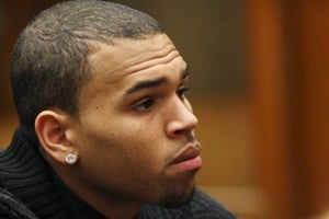 Chris Brown fue condenado en Londres por una agresión.