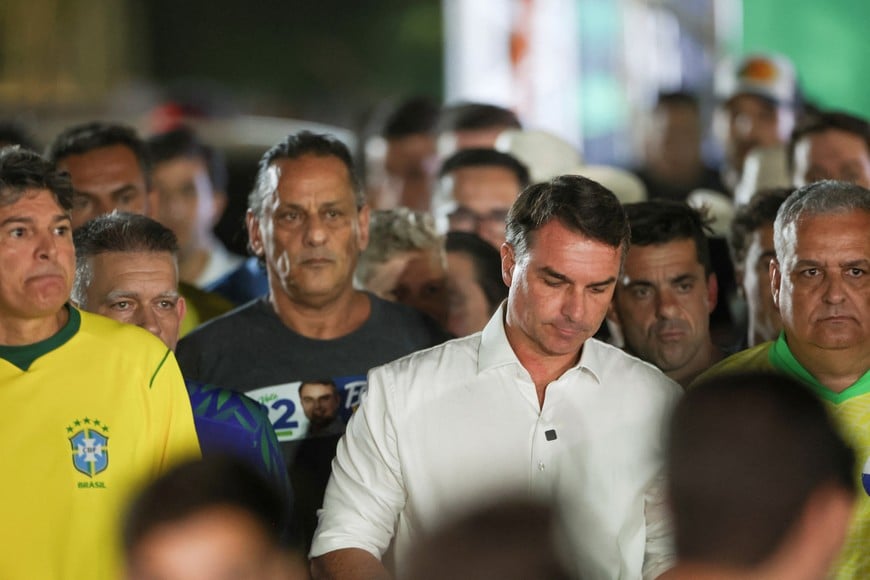 Brazilian presidential candidate Flavio Bolsonaro of the Liberal Party (PL) arrives to speak after losing the presidential runoff election, in Brasilia, Brazil October 25, 2026. REUTERS/Adriano Machado