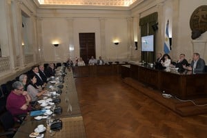 La primera reunión tuvo lugar en el Consejo Superior de la UNL. Foto: Manuel Fabatía