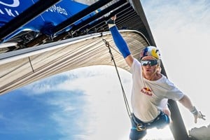 Thomas van Tonder utilizó 600 barras de pasamanos para cruzar un puente a 216 metros de altura