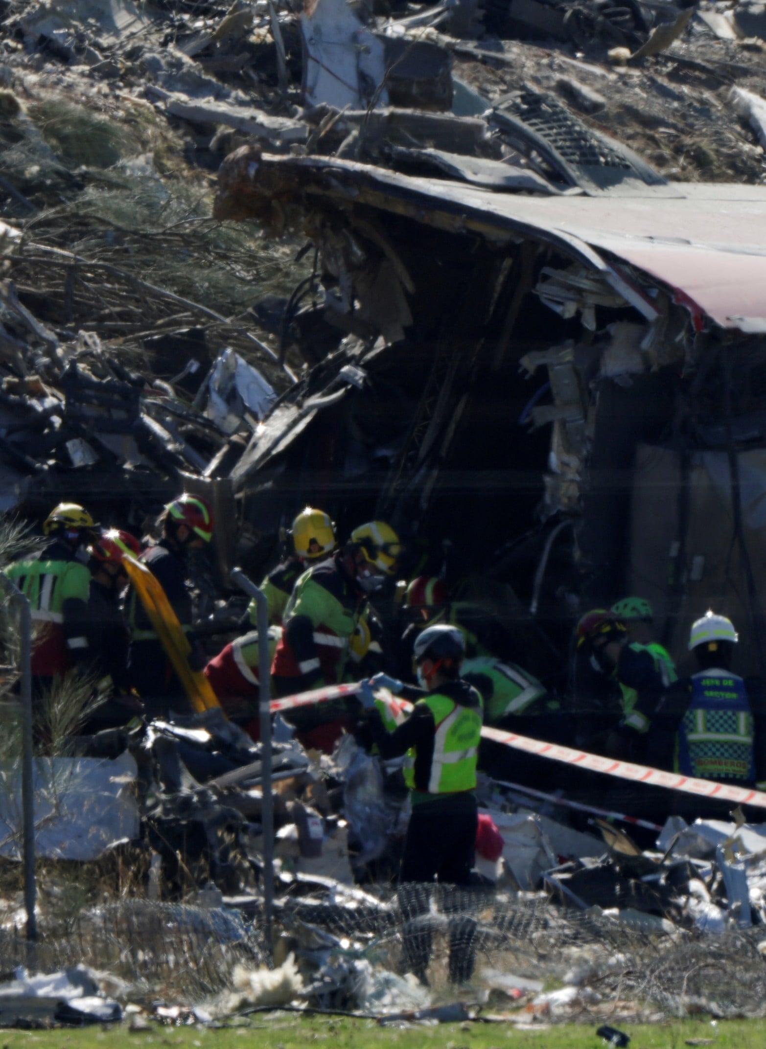 Las imágenes muestran el escenario del accidente ferroviario en España, las tareas de emergencia y la asistencia a los afectados.