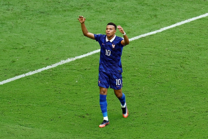 Soccer Football - FIFA World Cup 2026 - Bronze Final - France v England - Miami Stadium, Miami Gardens, Florida, U.S. - July 18, 2026
France's Kylian Mbappe reacts after he misses a chance to score REUTERS/Marco Bello