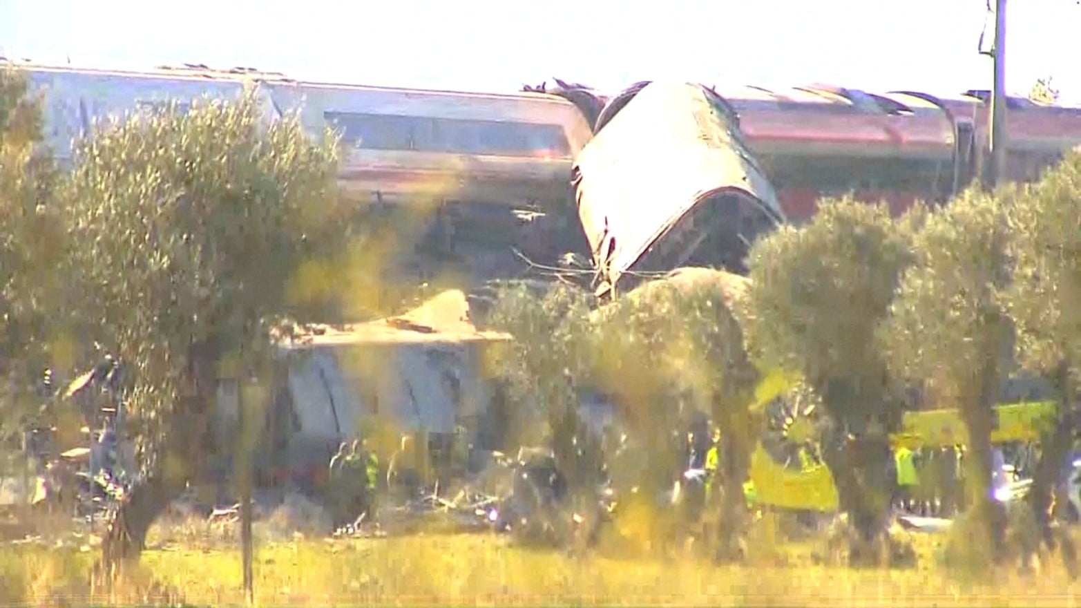 Las imágenes muestran el escenario del accidente ferroviario en España, las tareas de emergencia y la asistencia a los afectados.