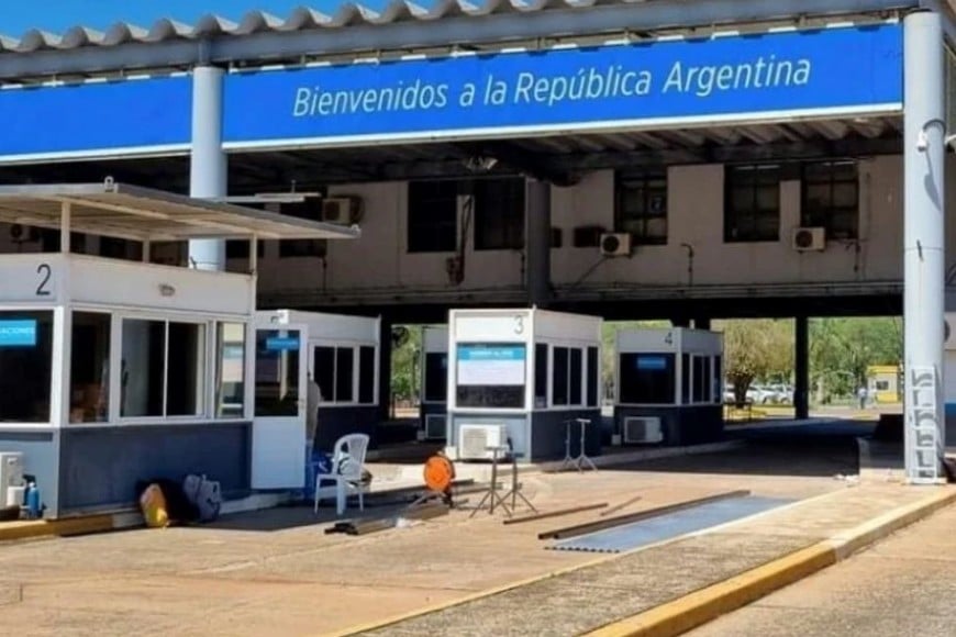 El avión que trasladó a Bolsonaro despegó de Iguazú durante la madrugada.