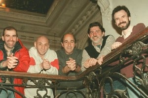 Bruza en 1998, con otros integrantes de Teatro Llanura. Foto: Archivo El Litoral