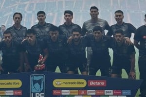 Argentinos Juniors sumó tres puntos de oro en el Estadio Diego Armando Maradona para mantener intacta la ilusión en ambos frentes.