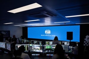 La FIA analiza imágenes y datos para detectar infracciones en la Fórmula 1.