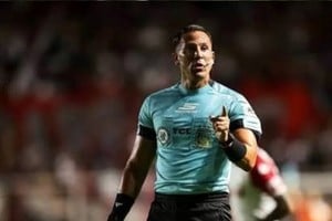 Bruno Amiconi impartirá justicia este sábado a las 18:00 en el duelo entre Colón y Defensores de Belgrano.