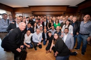 Kicillof se reunió con intendentes y dirigentes del peronismo santafesino en Buenos Aires.