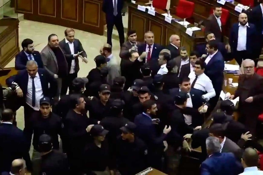 La policía intervino en el conflicto.