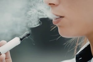 Una investigación detectó que el 76% de las respuestas a una encuesta sobre vapeadores eran de bots.