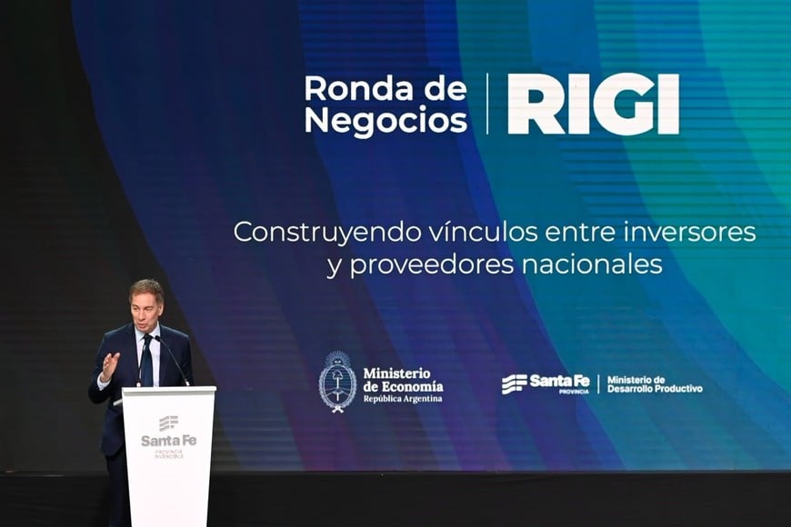 El jefe de Gabinete de Nación, Diego Santilli, este jueves en la primera Ronda de Negocios RIGI en Rosario. Crédito: Marcelo Manera