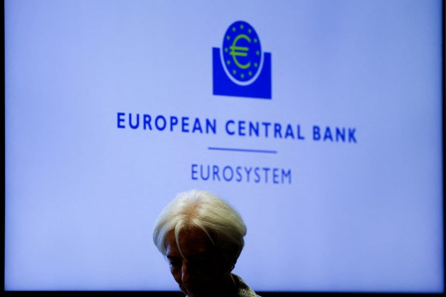 European Central Bank (ECB) President Christine Lagarde leaves following a press conference after the ECB Governing Council meeting at the bank's headquarters in Frankfurt, Germany, October 29, 2026. The ECB said in a statement that Lagarde had resigned and will step down on February 7, 2027. REUTERS/Heiko Becker
