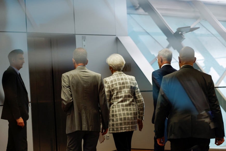 European Central Bank (ECB) President Christine Lagarde leaves following a press conference after the ECB Governing Council meeting at the bank's headquarters in Frankfurt, Germany, October 29, 2026. The ECB said in a statement that Lagarde had resigned and will step down on February 7, 2027. REUTERS/Heiko Becker