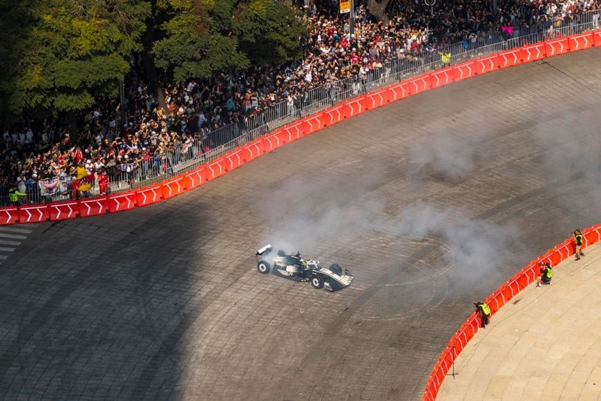 Formula One F1 - Mexico City Grand Prix - Cadillac's Sergio Perez 300th GP showrun - Mexico City, Mexico - October 28, 2026
Drone view of Cadillac driver Sergio Perez during the showrun REUTERS/Roberto Hernandez