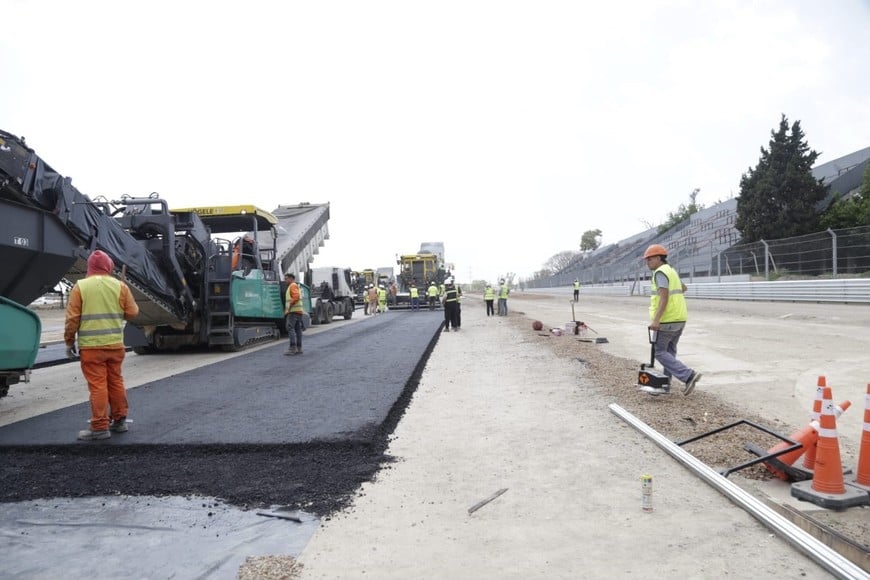 La renovación del autódromo contempla 43.000 toneladas de mezcla asfáltica.