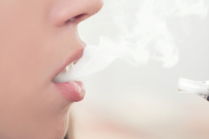 Tras excluir las respuestas falsas, la mayoría apoyó las restricciones a los cigarrillos electrónicos descartables.