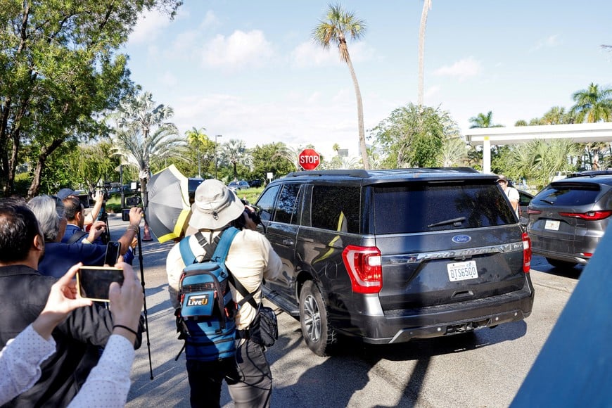 FILE PHOTO: A vehicle departs the US Customs and Border Protection facility at Opa-locka Executive Airport, following Brazilian Senator Flavio Bolsonaro's arrival in the United States, near Miami, Florida, U.S., October 28, 2026. REUTERS/Eva Marie Uzcategui/File Photo