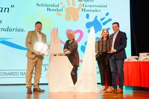 San Lorenzo reconoció el legado de sus trabajadores de la educación