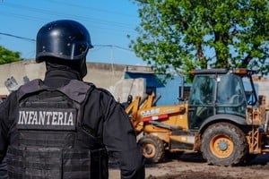 Personal policial brindó seguridad durante el operativo. Foto: El Litoral