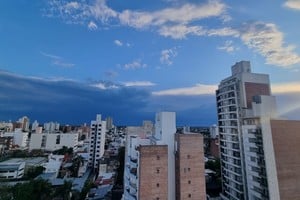 Atardece entre nubes en Santa Fe.