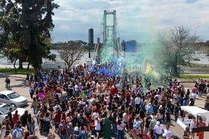 Con disfraces y música, estudiantes de Medicina de la UNL celebraron una nueva edición de la tradicional Cruzada.