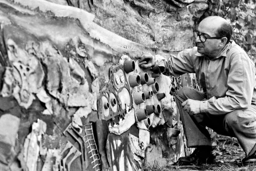 Antonio Berni trabajando. Foto: Archivo