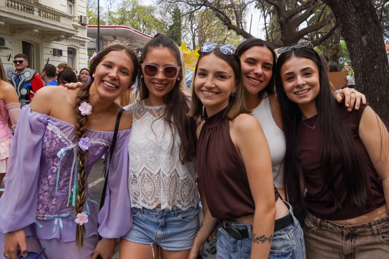 Con disfraces y música, estudiantes de Medicina de la UNL celebraron una nueva edición de la tradicional Cruzada.