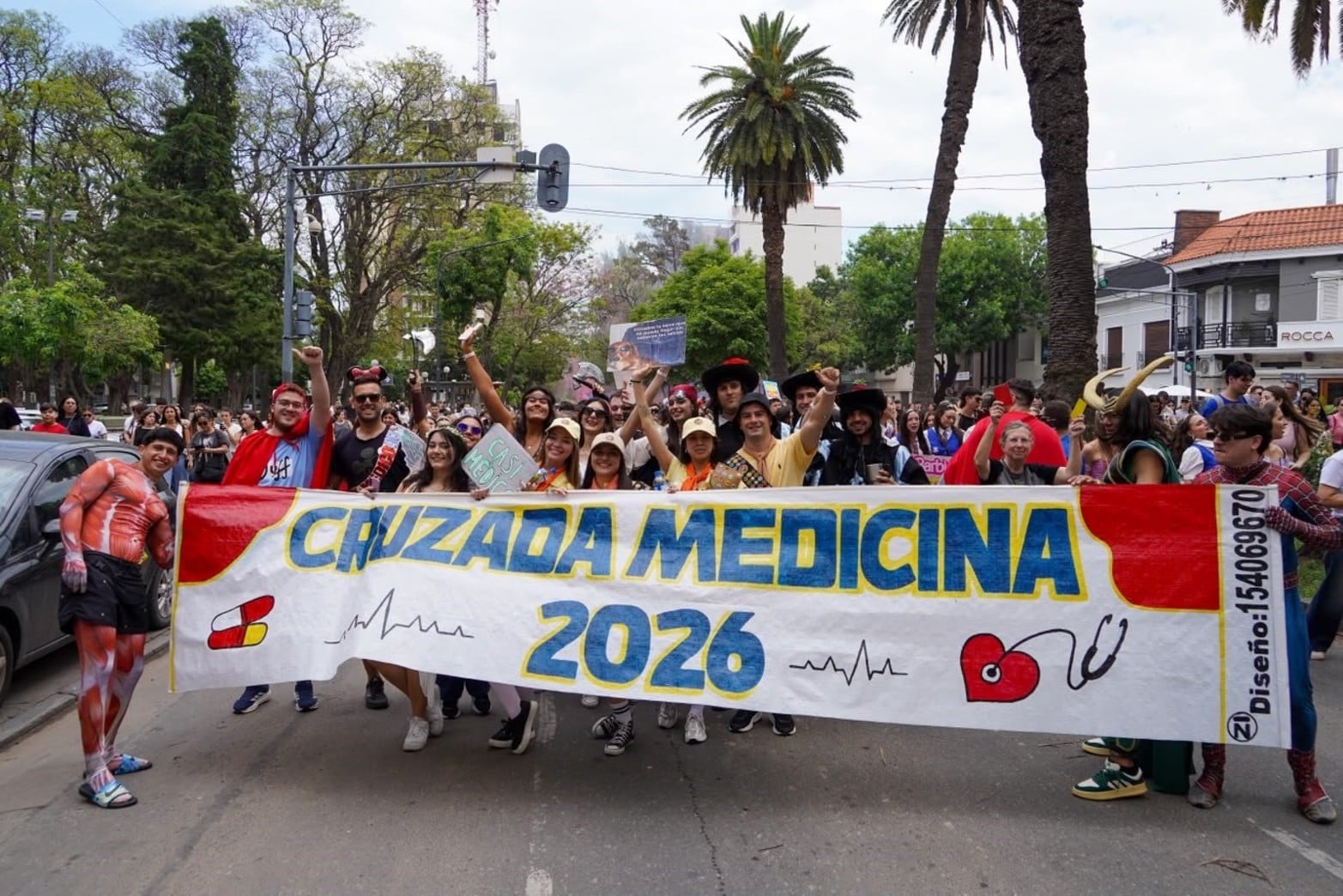 Con disfraces y música, estudiantes de Medicina de la UNL celebraron una nueva edición de la tradicional Cruzada.