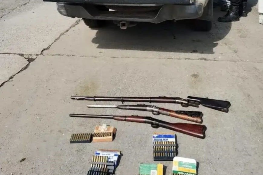 Los efectivos secuestraron dos fusiles, un arma larga tipo mosquetón y una gran cantidad de cartuchos intactos. Foto: Gentileza.