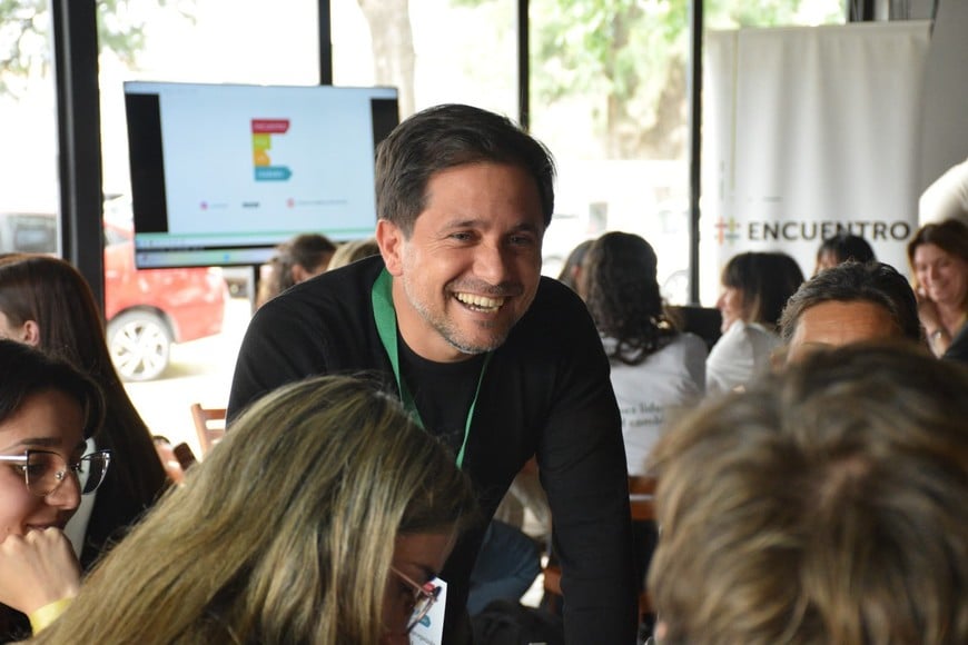 Lucas Simoniello encabezó el Encuentro por las Ciudades 2025, una iniciativa para debatir el presente y futuro de la capital provincial.