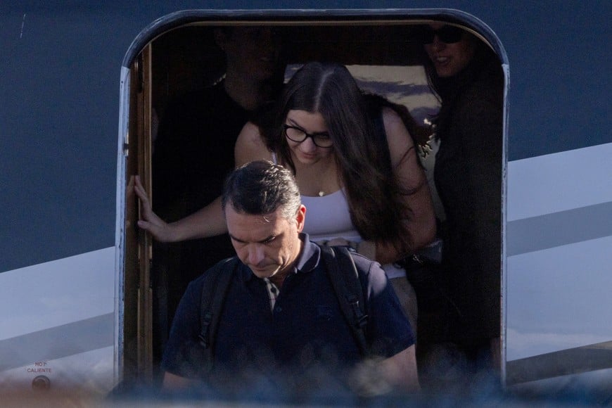 FILE PHOTO: Brazilian Senator Flavio Bolsonaro disembarks from a plane after arriving at Opa-locka Executive Airport near Miami, Florida, US, October 28, 2026. REUTERS/Eva Marie Uzcategui/File Photo