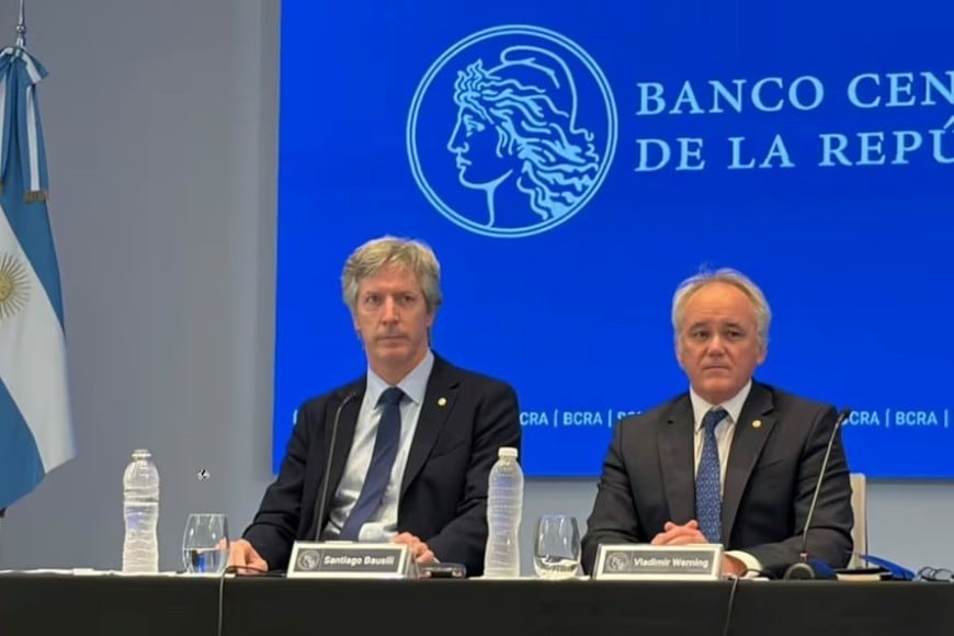 Vladimir Werning acompañó a Santiago Bausili durante la presentación del informe de política monetaria del Banco Central.