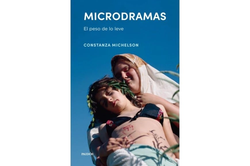 Portada de “Microdramas. El peso de lo leve”, libro de Constanza Michelson