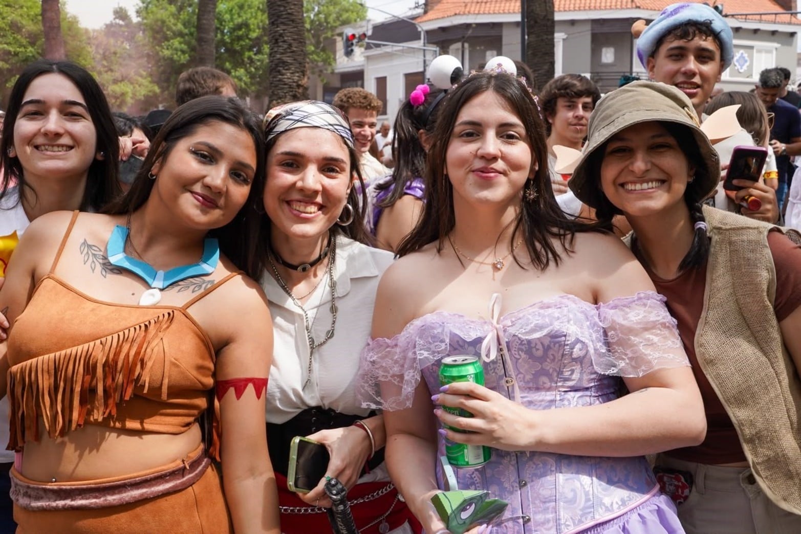 Con disfraces y música, estudiantes de Medicina de la UNL celebraron una nueva edición de la tradicional Cruzada.