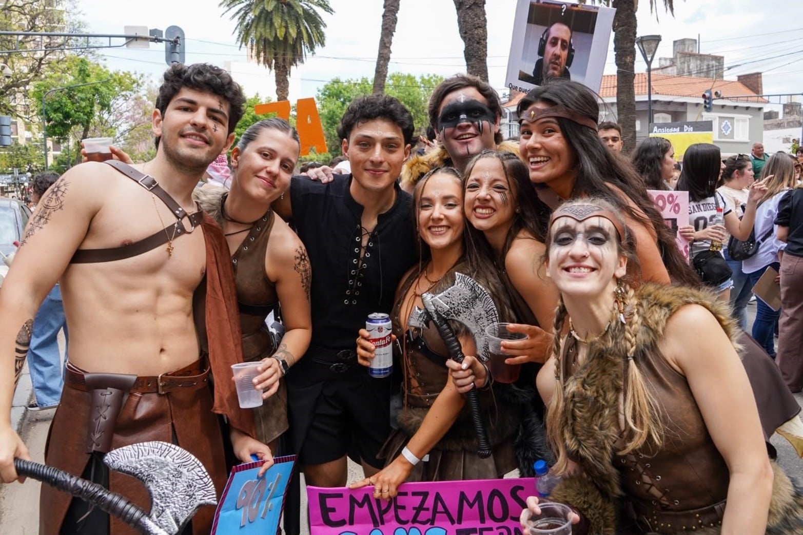 Con disfraces y música, estudiantes de Medicina de la UNL celebraron una nueva edición de la tradicional Cruzada.