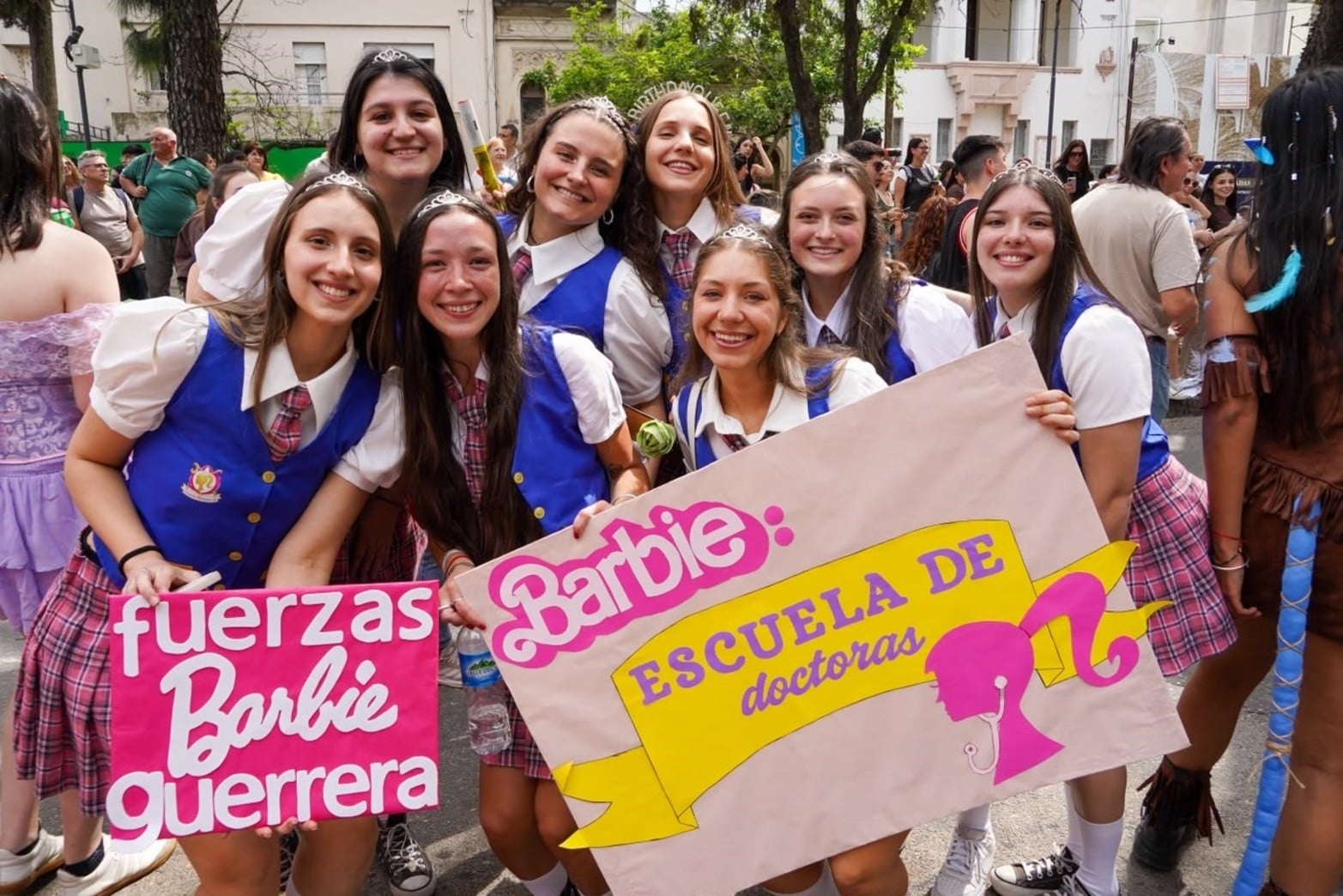 Con disfraces y música, estudiantes de Medicina de la UNL celebraron una nueva edición de la tradicional Cruzada.