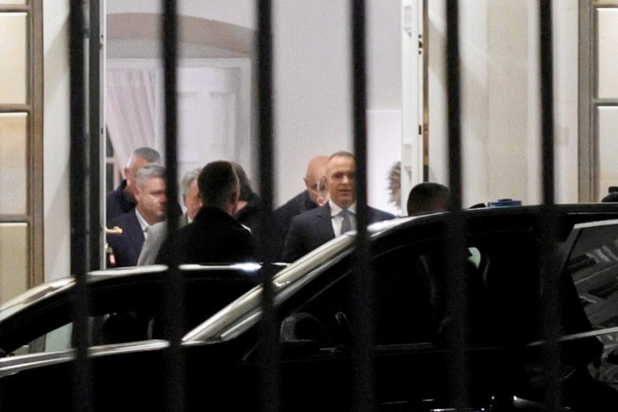 Polish President Karol Nawrocki, who had been flying to Senegal for a state visit and turned the plane around to return to Warsaw, leaves Poland's Constitutional Tribunal after the tribunal said on its website that the tribunal's president, Bogdan Swieczkowski, who was a deputy justice minister under the Law and Justice (PiS) government, had been suspended on Friday, in Warsaw, Poland, October 31, 2026. Agencja Wyborcza.pl/Slawomir Kaminski via REUTERS
ATTENTION EDITORS - THIS IMAGE WAS PROVIDED BY A THIRD PARTY. POLAND OUT. NO COMMERCIAL OR EDITORIAL SALES IN POLAND.