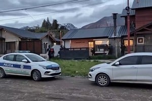 La Policía rescató a la mujer y a sus tres hijos durante un allanamiento realizado en Esquel.