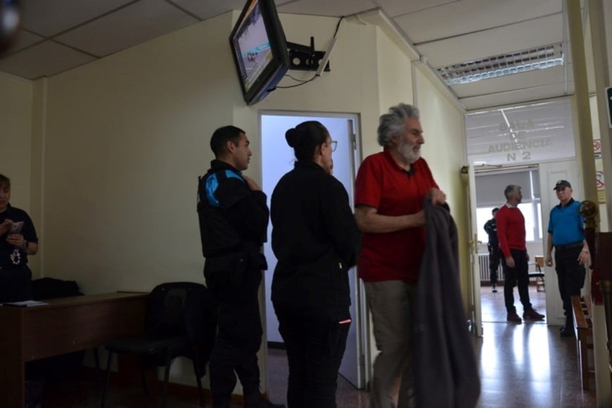 El bioquímico de 71 años permanecerá bajo arresto domiciliario en una propiedad de Trevelin.