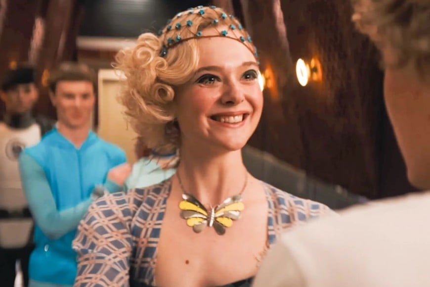 “Los Juegos del Hambre: Amanecer en la Cosecha” (“The Hunger Games: Sunrise on the Reaping”): Elle Fanning como la joven Effie Trinkett (interpretada por Elizabeth Banks en la primera trilogía)