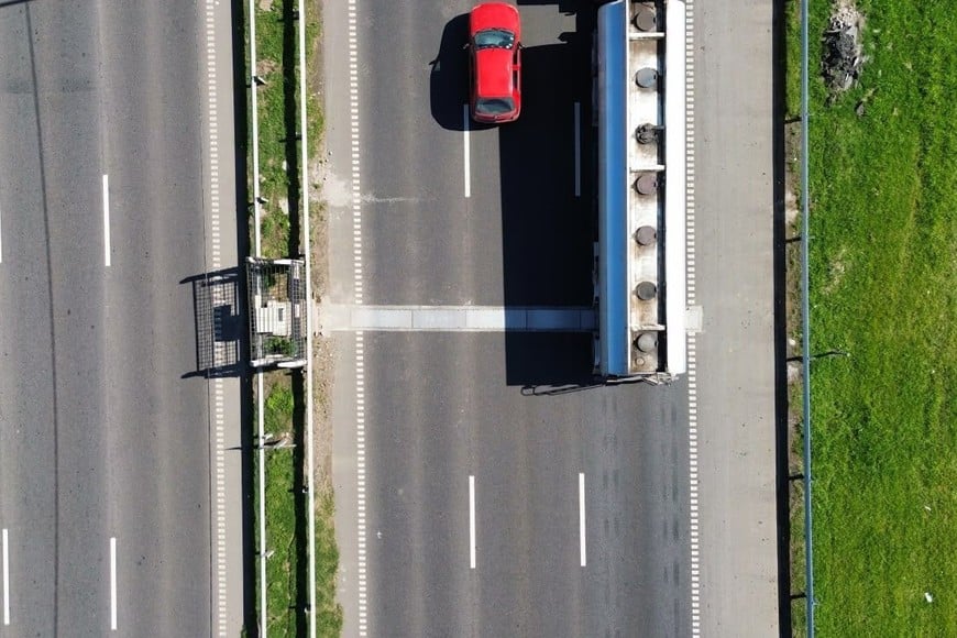 Autopista Rosario-Santa Fe: así funciona la nueva balanza inteligente que multa camiones con sobrepeso